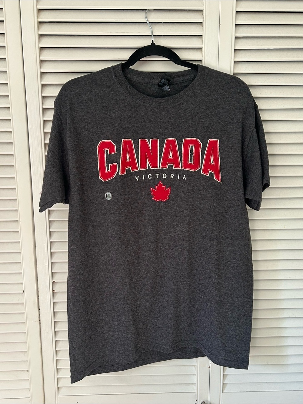 Unisex Canada Victoria Graphic Tee - Dark Gray with Red Accents